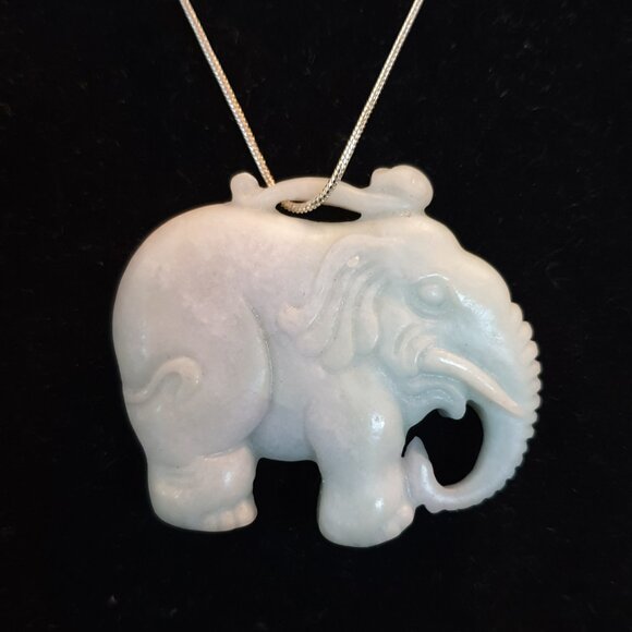 Beautiful Vintage Hand-Carved Natural White Jade Elephant Good Luck Pendant - Picture 9 of 10